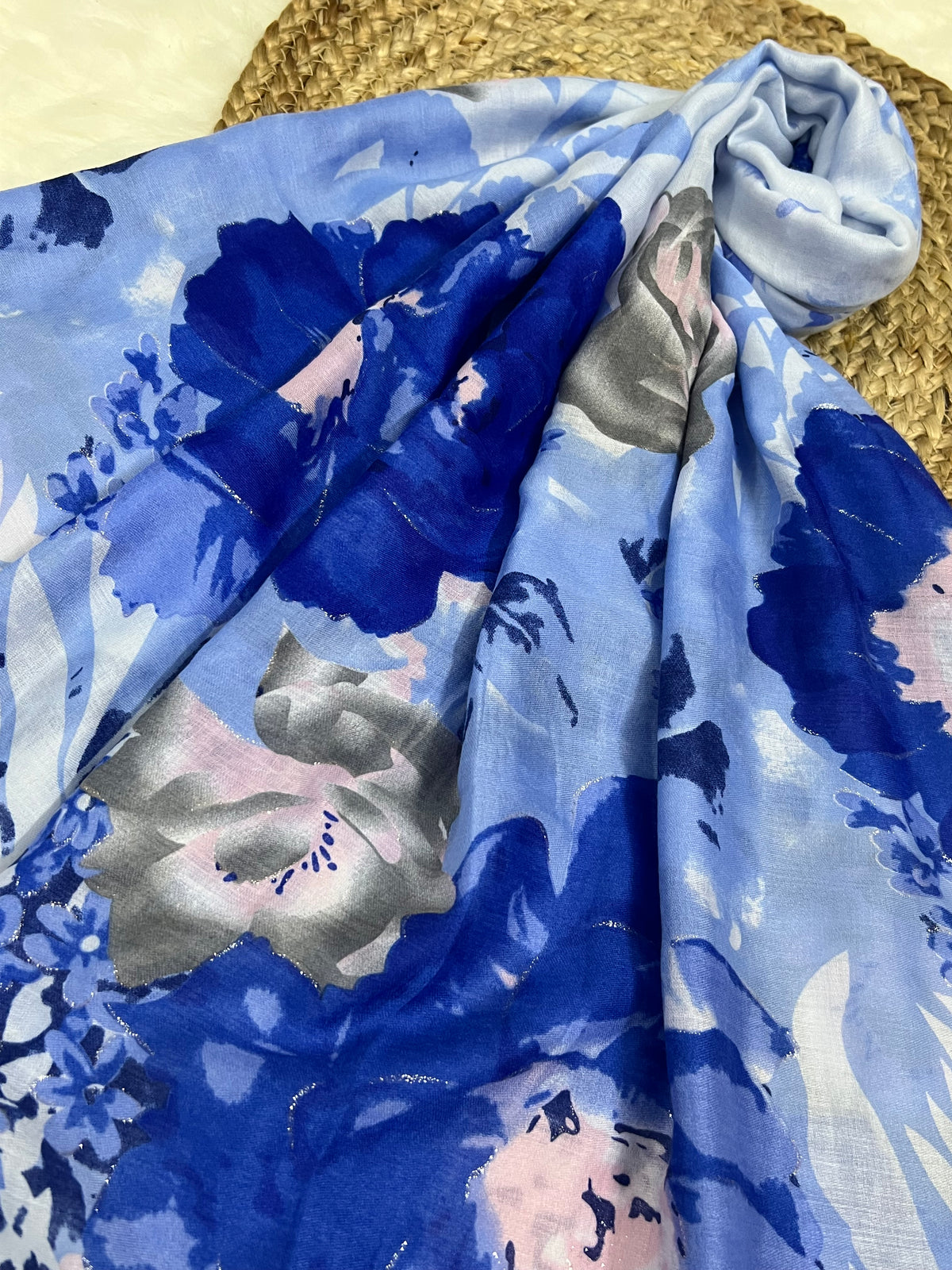 Lustre Petals | Blue Royals