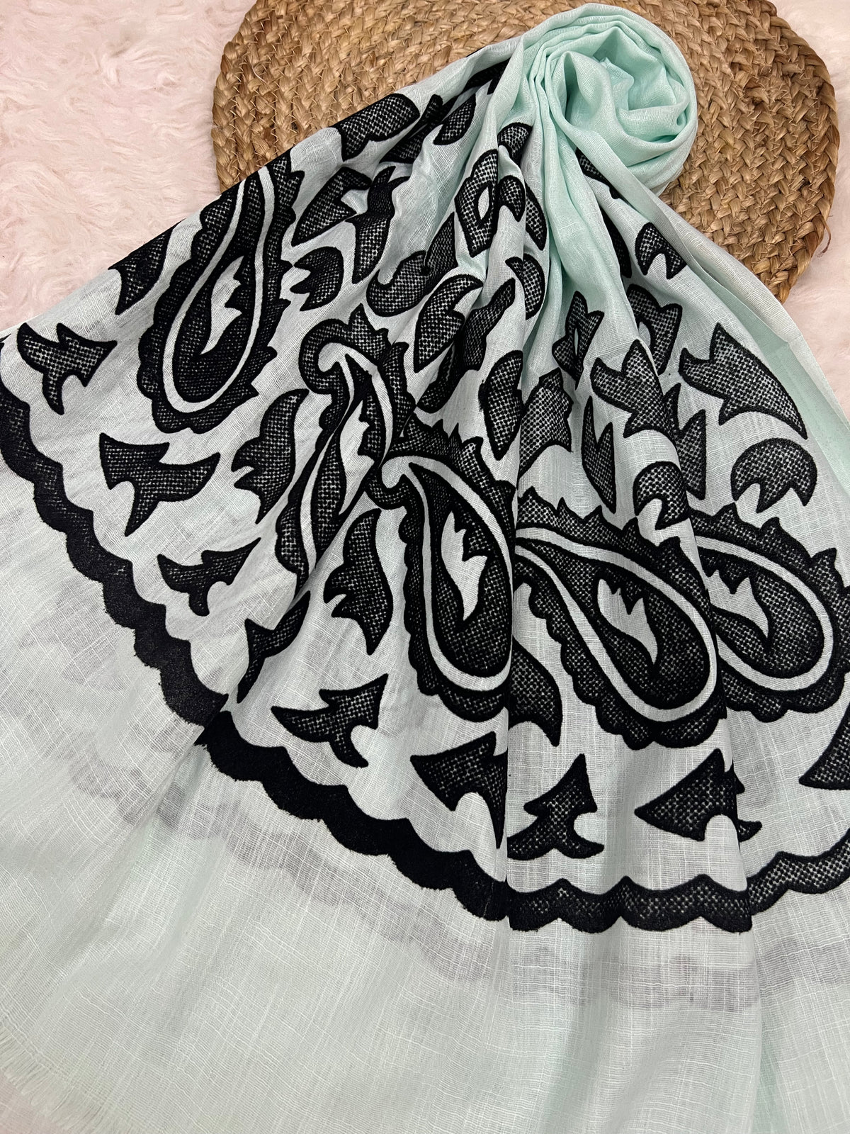 The Velvet Motif Series | Mint Majestic 01