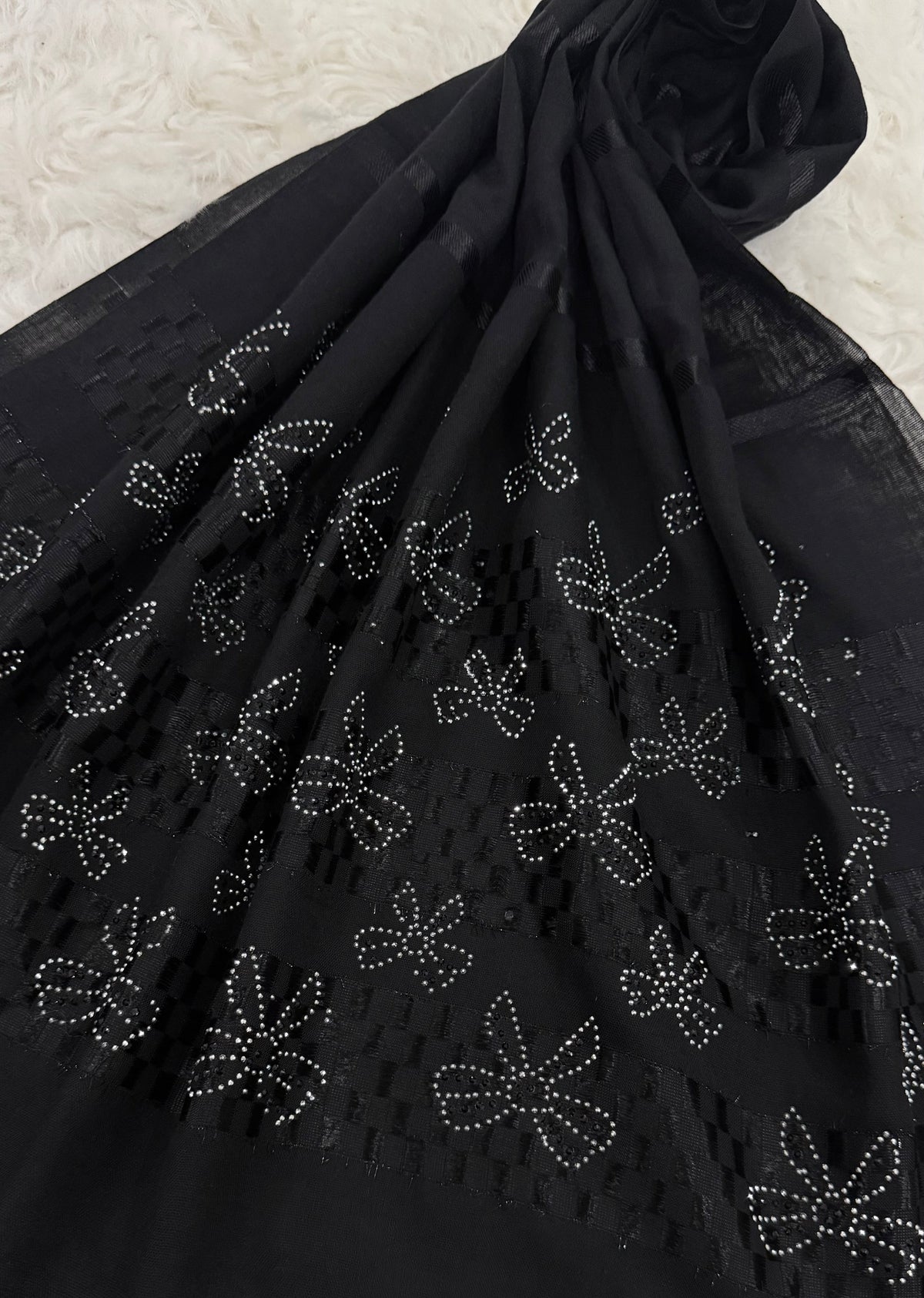 Zarqa Noir | Bow