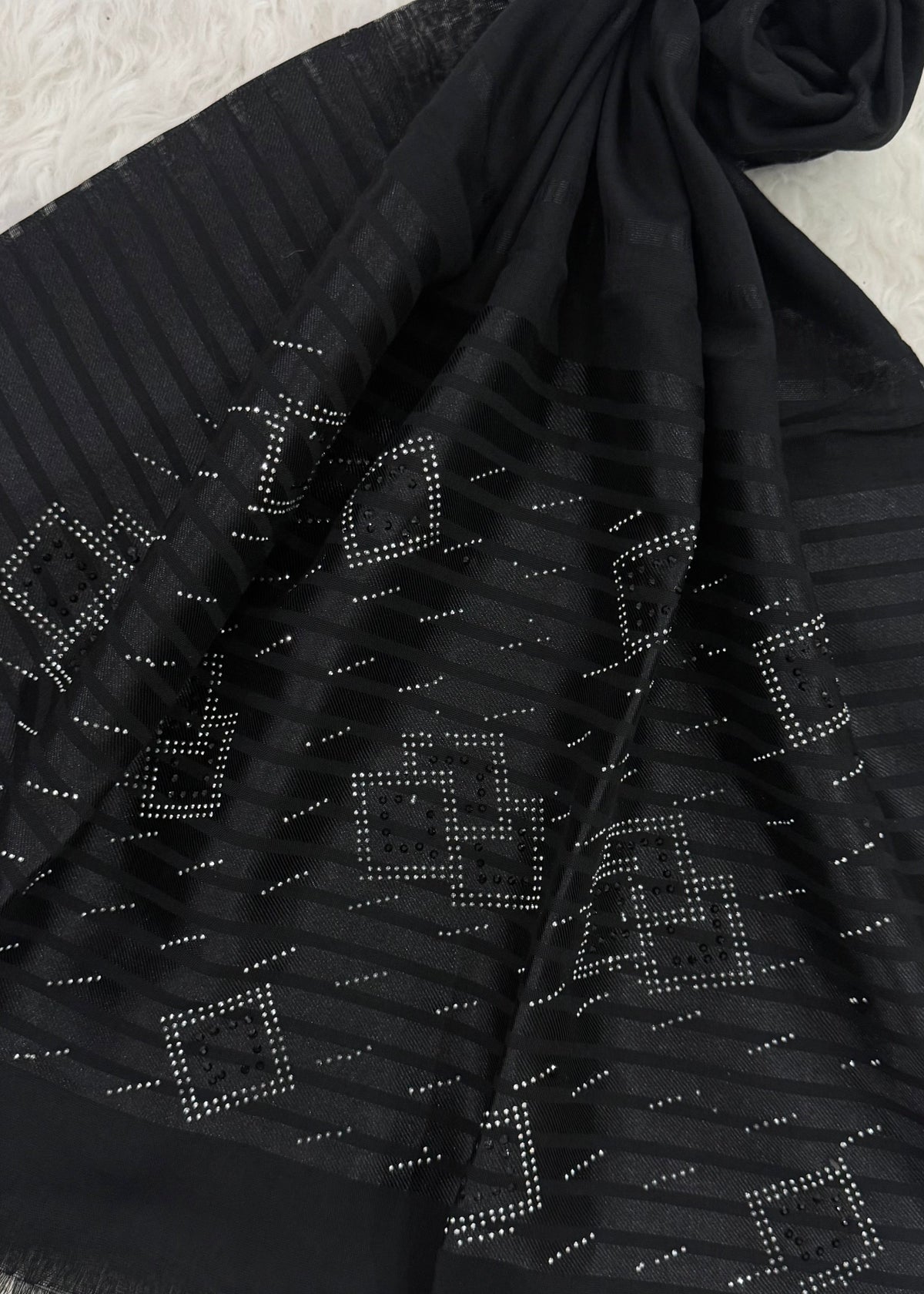 Zarqa Noir | Squares Knot