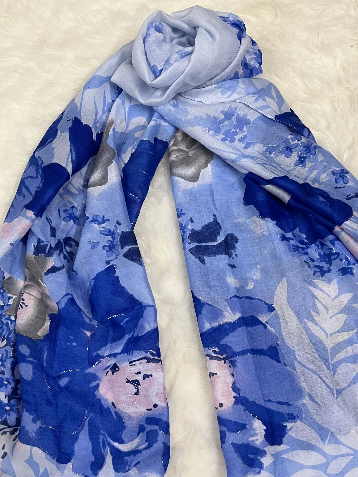 Lustre Petals | Blue Royals