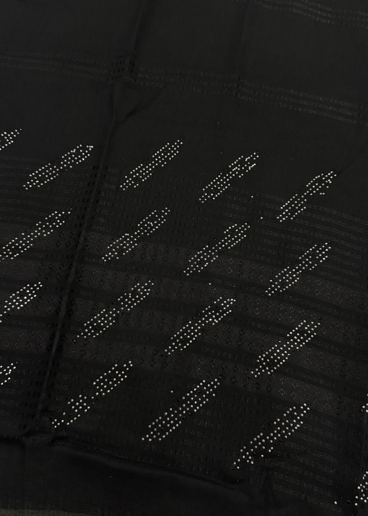 Zarqa Noir | Chains