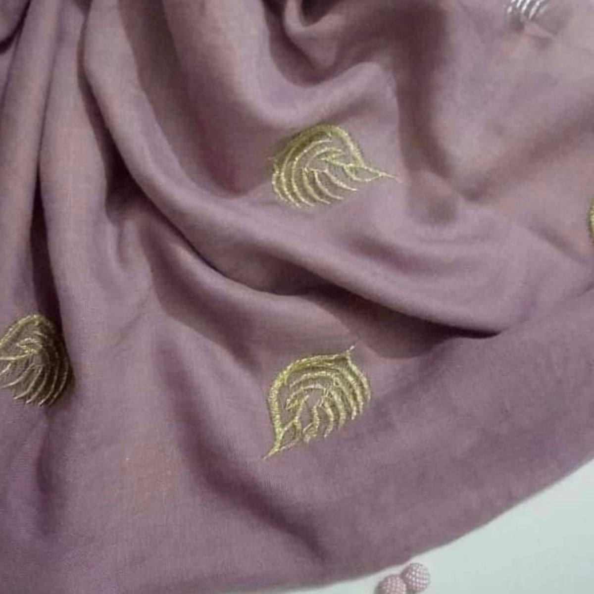 Feather Embroidered - lilac