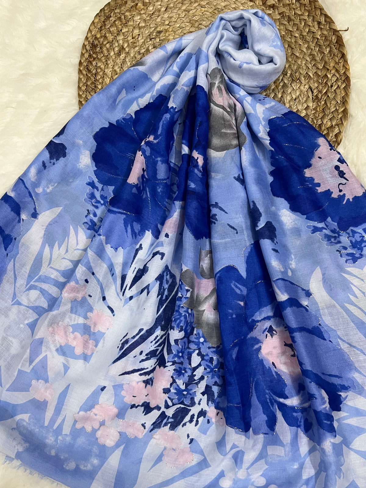 Lustre Petals | Blue Royals