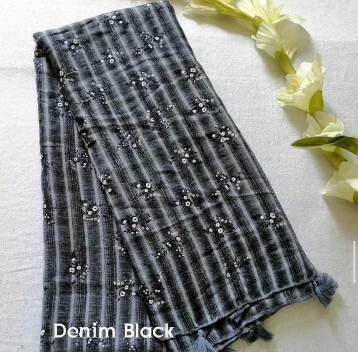 Denim Black Daisy
