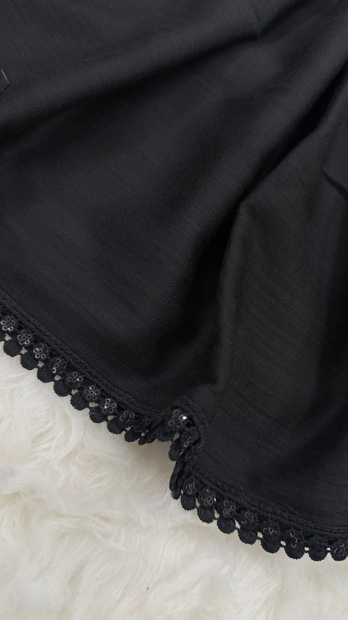 Plain Lawn Black Hijab | One Sided Shimmer Lace