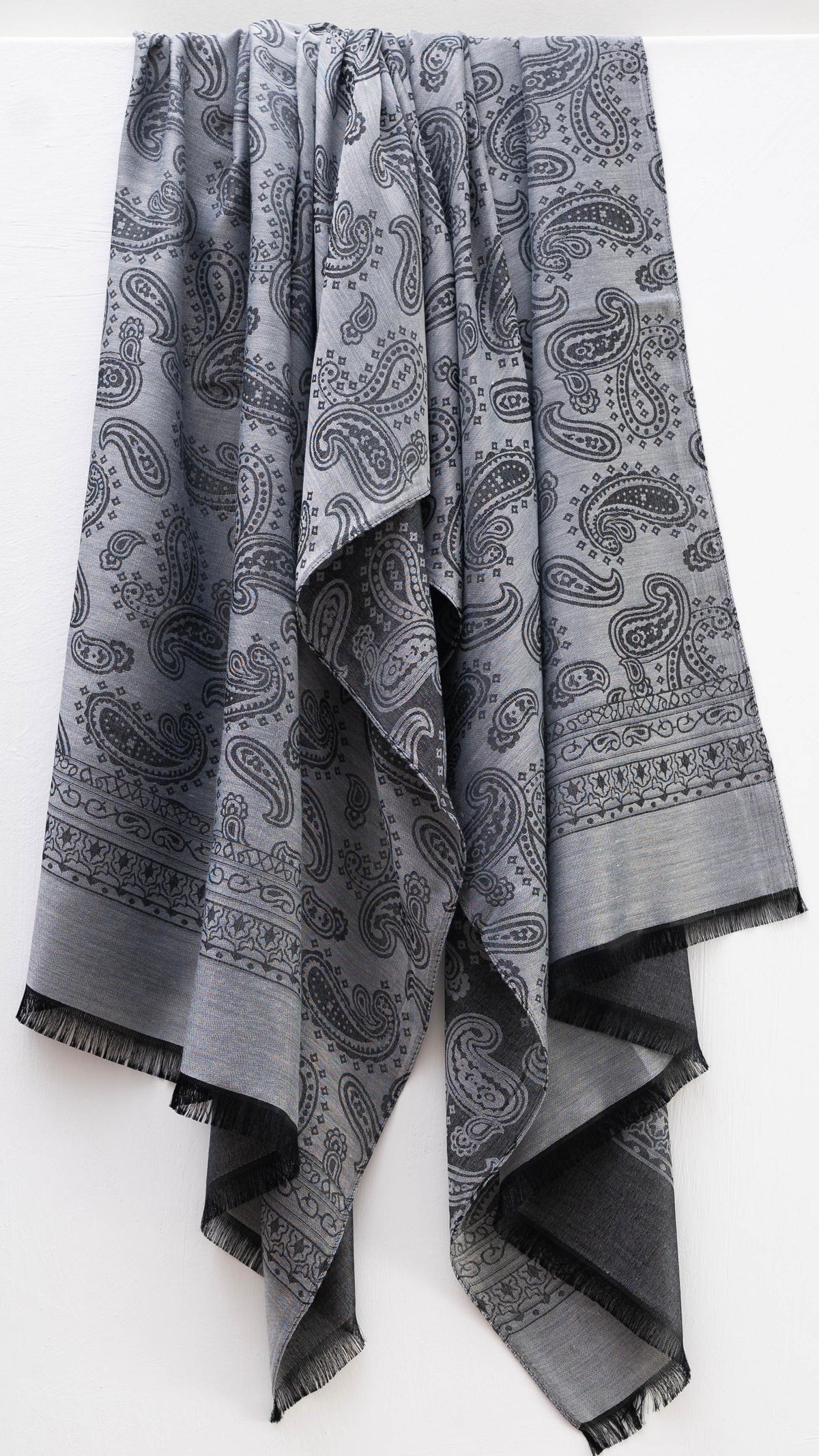 Regal Paisley | Silver Mist